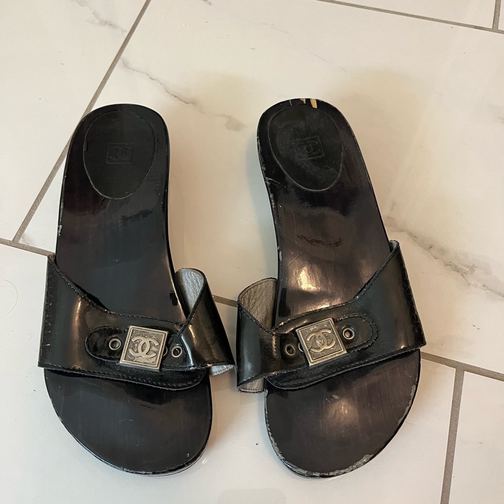 CHANEL Black Sandals Elegant Strappy Design